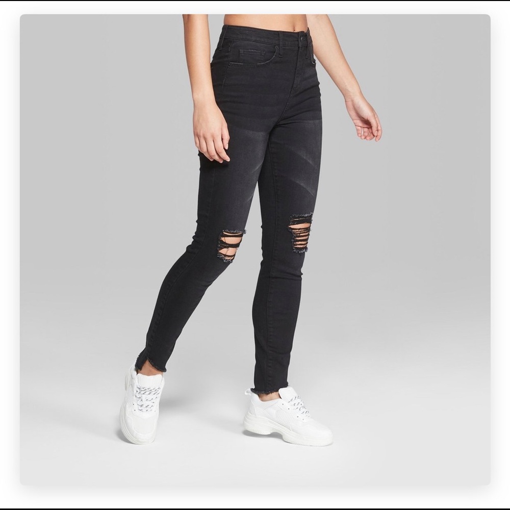NWOT Black jean w/ distressed knee and angled hem